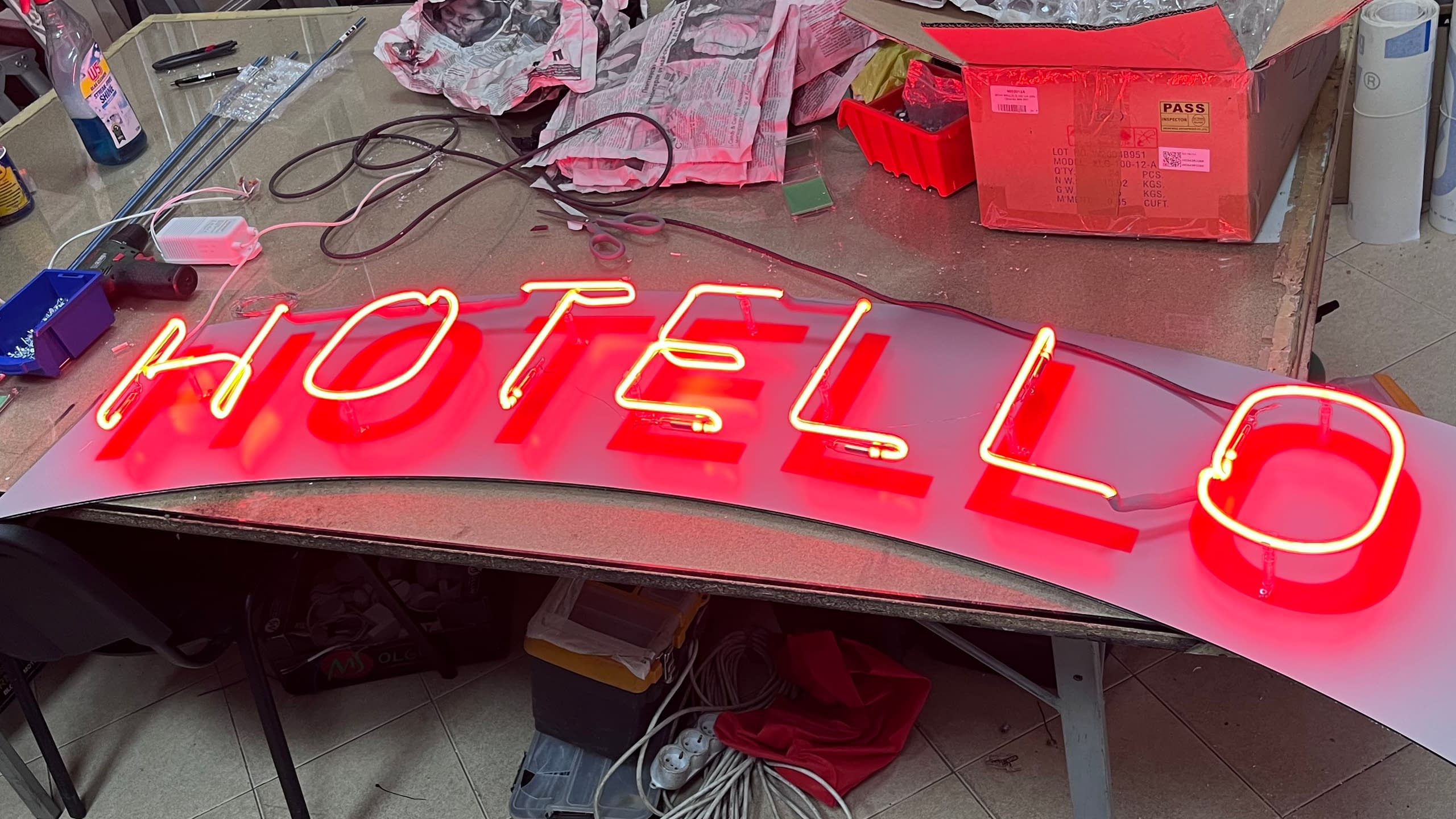 Неонови табели – Надписи по поръчка – Хорос 5