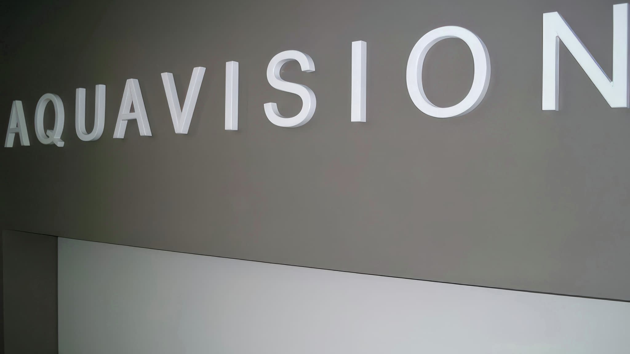 Триизмерни обемни букви с въздействащ дизайн – подобряване на търговския облик.