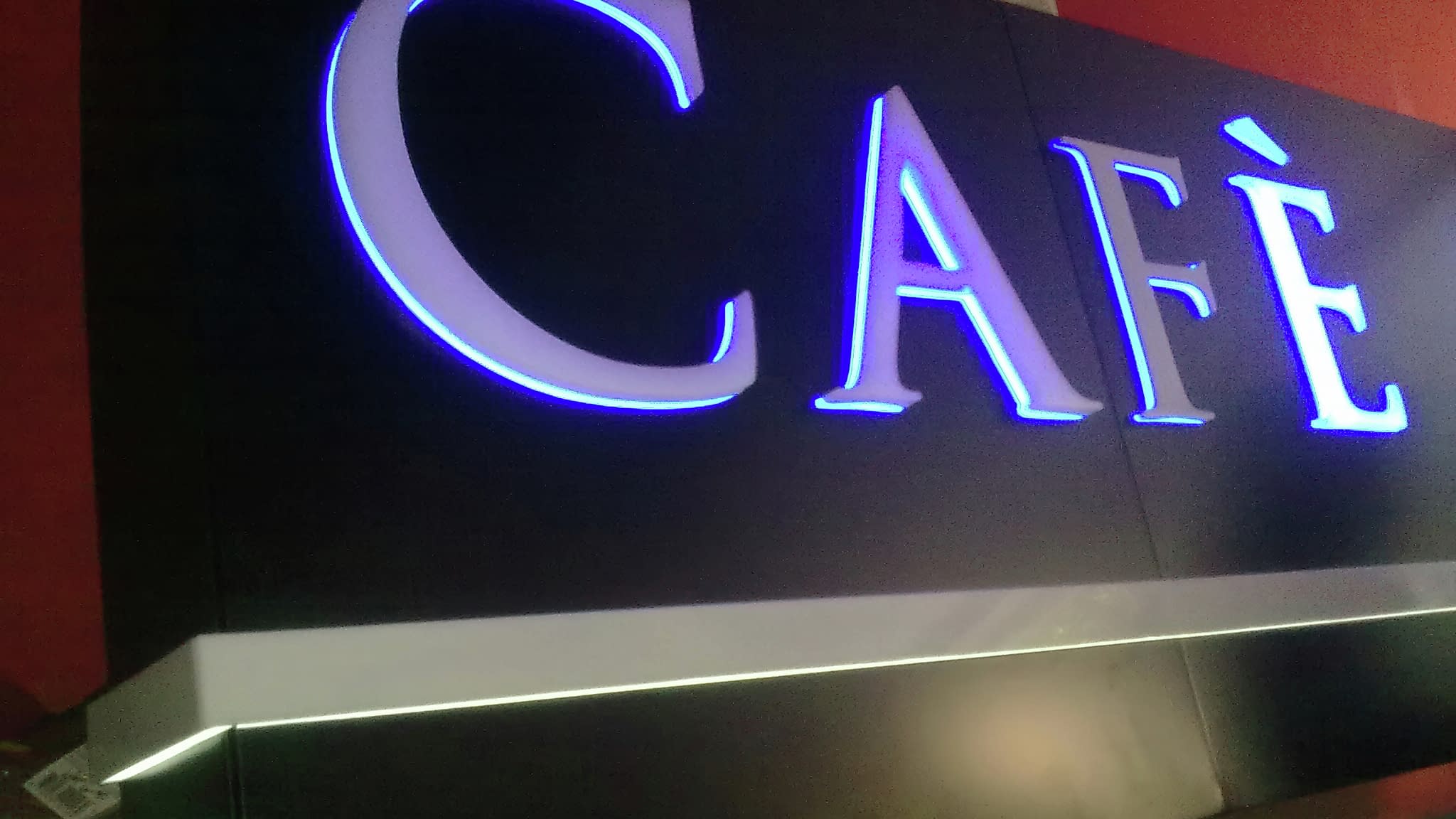 Креативна външна реклама – графичен дизайн и професионален монтаж.