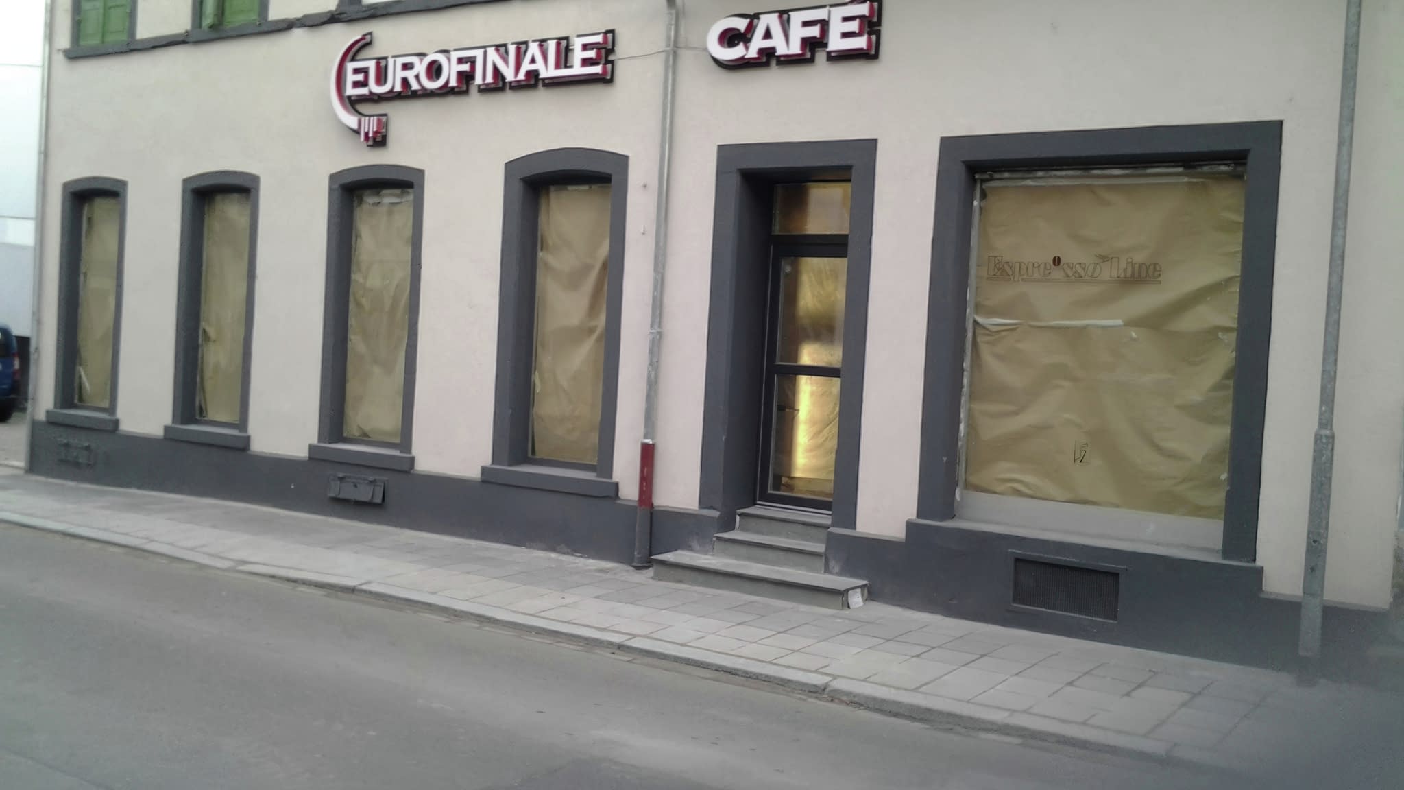 Изработка и монтаж на обемни букви за заведение – качествена рекламна визия, създадена от рекламна агенция.