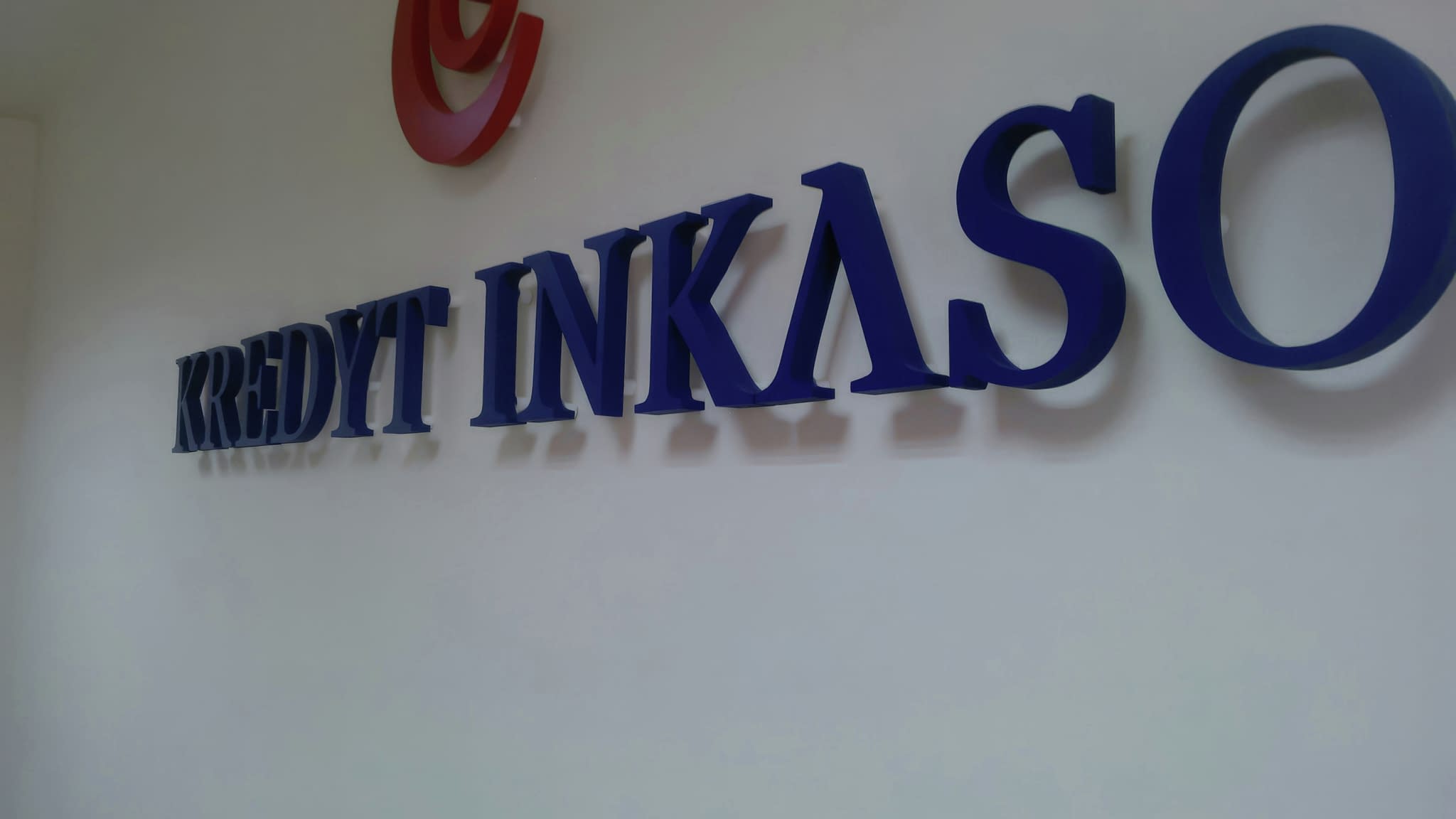 Обемни букви за интериорен и външен брандинг – стил и уникалност.